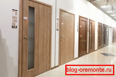 Próbki laminowanych drzwi