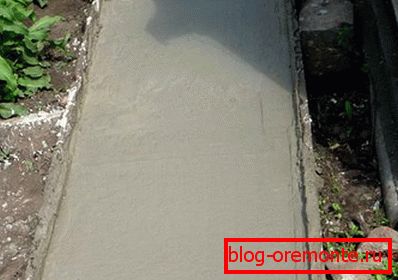 1 część cementu 3 części piasku (musi być oczyszczony, to znaczy bez zanieczyszczeń i obcych substancji).3 części pokruszonego granitu (5-10 mm).Plastyfikator 05, -3% całkowitej masy. Ta substancja musi zostać rozcieńczona.Włókno polipropylenowe w tempie 600 gramów na 1 metr sześcienny mieszaniny.Woda (w zależności od sytuacji). Proces tworzenia