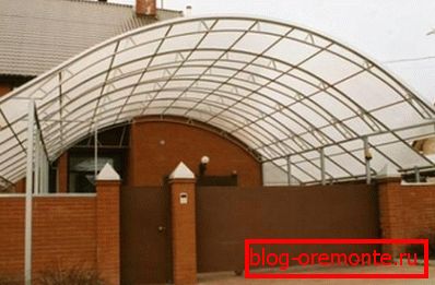 Łukowa konstrukcja z blachy falistej