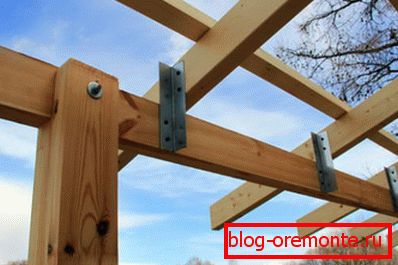 Mocowanie stopek kratownicy za pomocą metalowych płyt