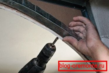 Jestem krepim арку łuk płyt gipsowo-kartonowych na korytarzu