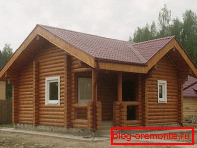 Kąpiel znajduje się w oddzielnym budynku w pobliżu domu. Kąpiel znajduje się w oddzielnym budynku w pobliżu domu.