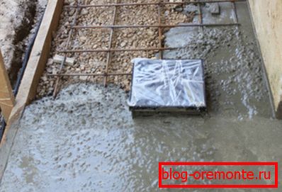 Betonowy bruk wokół domu. Betonowy bruk wokół domu.