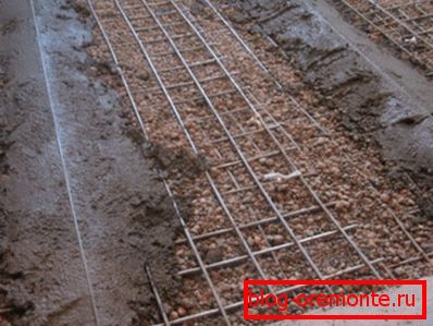 Betonowe beacony z metalową podstawą Betonowe beacony z metalową podstawą