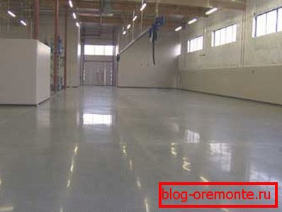 Betonowa podłoga po prasowaniu, fugowaniu i polerowaniu Betonowa podłoga po prasowaniu, fugowaniu i polerowaniu