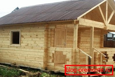 Domy prętowe mogą być instalowane na palach, a konstrukcja bloków wymaga solidnej podstawy lub obecności rusztu Domy prętowe mogą być instalowane na palach, a konstrukcja bloków wymaga solidnej podstawy lub obecności rusztu