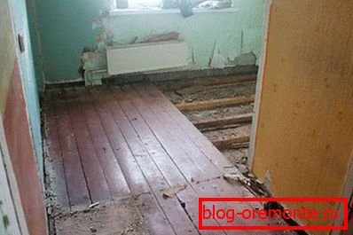 Demontaż starej drewnianej podłogi