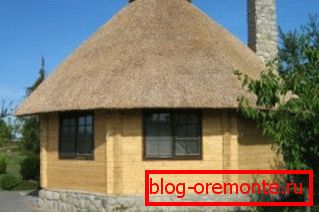Ekologiczny dom wiejski przytulny i piękny wygląd i strzecha. Ekologiczny dom wiejski przytulny i piękny wygląd i strzecha.