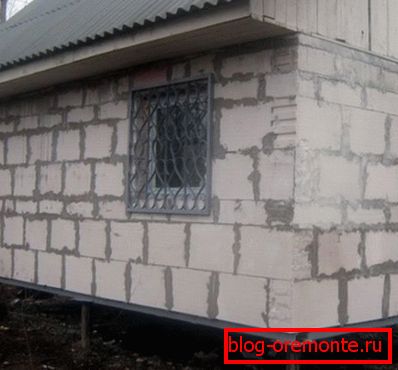 Ekonomiczny fundament palowy pod blokiem z pianki Ekonomiczny fundament palowy pod blokiem z pianki