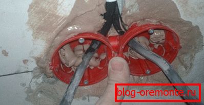 Mocowanie elementów plastikowych za pomocą szpachli Mocowanie elementów plastikowych za pomocą szpachli