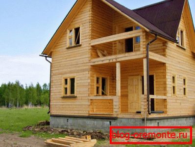 Zdjęcie 2-piętrowego domu z drewna Zdjęcie 2-piętrowego domu z drewna