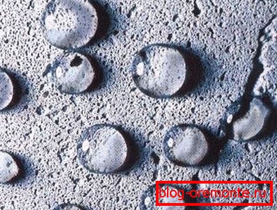 Zdjęcie betonu po dodaniu mieszaniny do hydroizolacji Zdjęcie betonu po dodaniu mieszaniny do hydroizolacji