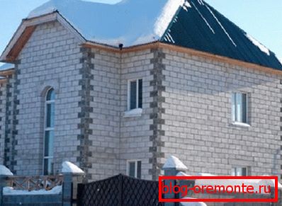Zdjęcia prywatnego domu z betonu komórkowego. Zdjęcia prywatnego domu z betonu komórkowego.