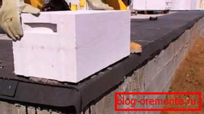 Gazowany blok betonowy łatwo stawia jedną osobę Gazowany blok betonowy łatwo stawia jedną osobę