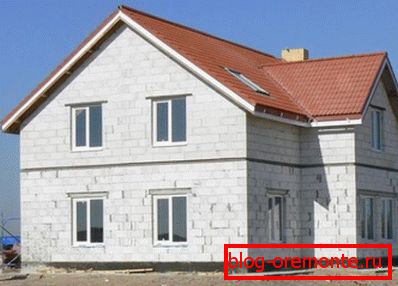 Gotowa struktura, nawet z wysokiej jakości kamieniami, jest dodatkowo chroniona przed wilgocią. Gotowa struktura, nawet z wysokiej jakości kamieniami, jest dodatkowo chroniona przed wilgocią.