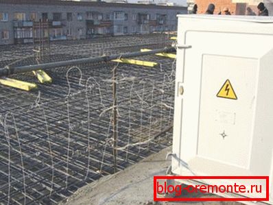 Użyj transformatora obniżającego napięcie Użyj transformatora obniżającego napięcie