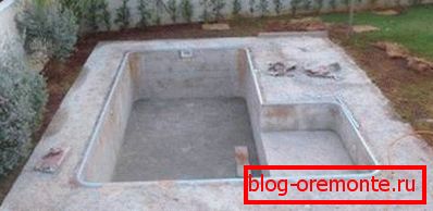 Beton może tworzyć baseny o absolutnie dowolnej wielkości i kształcie, co jest niewątpliwą zaletą. Beton może tworzyć baseny o absolutnie dowolnej wielkości i kształcie, co jest niewątpliwą zaletą.
