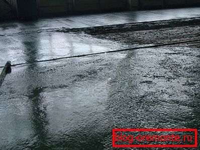 Nadmiar wilgoci będzie natychmiast zauważalny wraz z dystrybucją materiału. Nadmiar wilgoci będzie natychmiast zauważalny wraz z dystrybucją materiału.