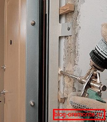 jak najlepiej zainstalować drzwi wejściowe