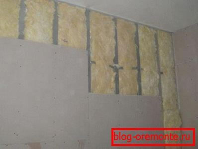 Zarówno przy instalacji wykładziny, jak i przy zakładaniu tektury gipsowej możliwe jest dodatkowe ocieplenie Zarówno przy instalacji wykładziny, jak i przy zakładaniu tektury gipsowej możliwe jest dodatkowe ocieplenie