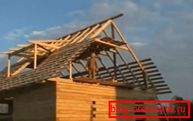 Ramy dachu w procesie pokrycia skrzyni Ramy dachu w procesie pokrycia skrzyni