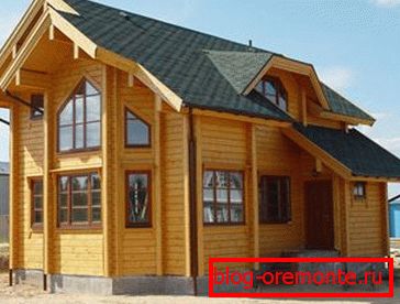 Domek z wyprofilowanymi półfabrykatami Domek z wyprofilowanymi półfabrykatami