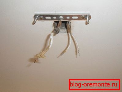 Mocowanie żyrandola do stropu betonowego za pomocą szyny montażowej Mocowanie żyrandola do stropu betonowego za pomocą szyny montażowej