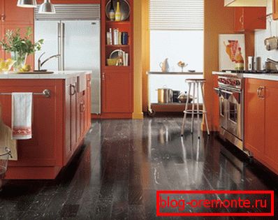 Lustrzany laminat w kuchni