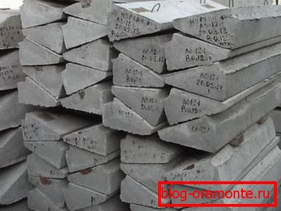 Masywne produkty betonowe są zwykle wykonywane z pętlami montażowymi. Masywne produkty betonowe są zwykle wykonywane z pętlami montażowymi.