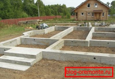Płytka głębokość monolitycznego fundamentu. Płytka głębokość monolitycznego fundamentu.