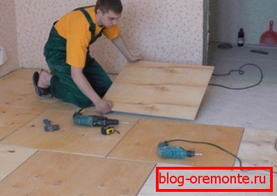Montaż sklejki w obszarze mieszkalnym Montaż sklejki w obszarze mieszkalnym