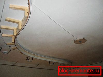 Instalacja wielopoziomowego oświetlenia sufitowego Instalacja wielopoziomowego oświetlenia sufitowego