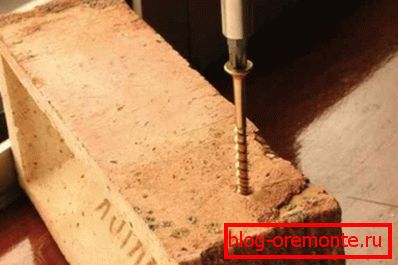 Montaż wkrętu samogwintującego w betonie bez wiercenia Montaż wkrętu samogwintującego w betonie bez wiercenia