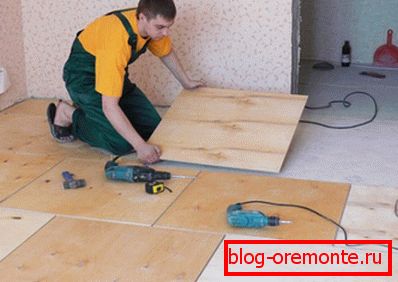 Możesz także wyrównać podłogę sklejką bez opóźnień. Możesz także wyrównać podłogę sklejką bez opóźnień.