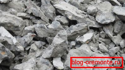 Na zdjęciu - tani materiał budowlany, uzyskany przez kruszenie betonowych produktów Na zdjęciu - tani materiał budowlany, uzyskany przez kruszenie betonowych produktów