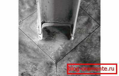Zdjęcie wyraźnie pokazuje szew wokół elementu nośnego metalowej konstrukcji. Zdjęcie wyraźnie pokazuje szew wokół elementu nośnego metalowej konstrukcji.