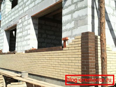 W obliczu domu z betonu z gazobetonu - najbardziej niezawodny sposób na ochronę bloków. W obliczu domu z betonu z gazobetonu - najbardziej niezawodny sposób na ochronę bloków.