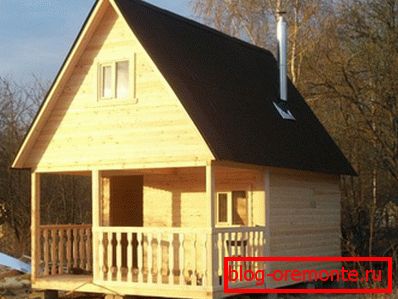 Jednym z realizowanych projektów jest schludna i schludna łaźnia z tarasem i strychem. Jednym z realizowanych projektów jest schludna i schludna łaźnia z tarasem i strychem.