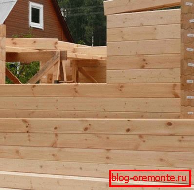 Otwory okienne w domu z drewna nie wymagają dodatkowego wzmocnienia Otwory okienne w domu z drewna nie wymagają dodatkowego wzmocnienia