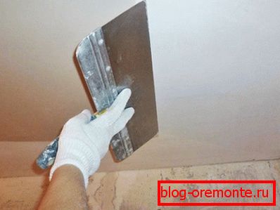 Kompozycję rozciąga się szpatułką Kompozycję rozciąga się szpatułką