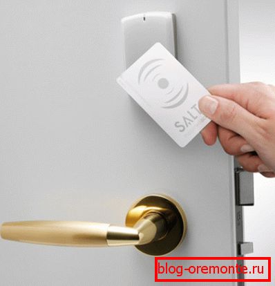 Otwieranie zamka za pomocą karty magnetycznej Otwieranie zamka za pomocą karty magnetycznej