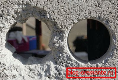 Różnica między uderzeniem (po lewej) a koroną diamentową (po prawej). Różnica między uderzeniem (po lewej) a koroną diamentową (po prawej).