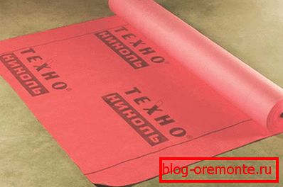 Paroizolyatsionny film dla dachów i ścian bydła