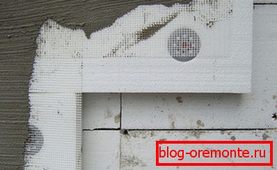 Pokrycie materiału izolacyjnego warstwą ochronną z tynku Pokrycie materiału izolacyjnego warstwą ochronną z tynku