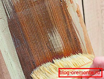 Podczas barwienia materiałów drewnianych bez wstępnej obróbki znacznie wzrasta zużycie barwnika. Podczas barwienia materiałów drewnianych bez wstępnej obróbki znacznie wzrasta zużycie barwnika.