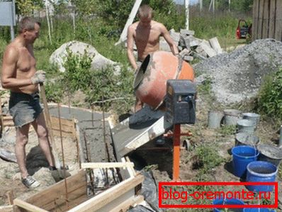 Zastosowanie betoniarek przyspiesza proces.