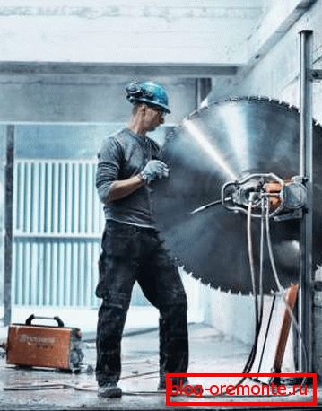 Cięcie otworów w betonie przy użyciu profesjonalnego sprzętu Cięcie otworów w betonie przy użyciu profesjonalnego sprzętu
