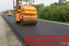 Proces tworzenia chodników praktycznie nie różni się od układania dróg, chociaż nie musi wywierać tak dużego wpływu na powierzchnię. Proces tworzenia chodników praktycznie nie różni się od układania dróg, chociaż nie musi wywierać tak dużego wpływu na powierzchnię.