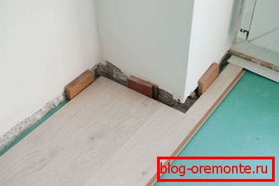 Odległość od ściany do desek