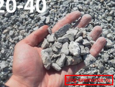 Wielkość rozdrobnionej frakcji kamienia wynosi 20-40 mm. Wielkość rozdrobnionej frakcji kamienia wynosi 20-40 mm.